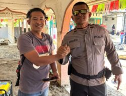 Jabat Tangan di Tengah Lumpur: Jurnalis iNews TV dan Polisi Bersatu di Posko Pengungsian Banjir Bandang Pidie Jaya