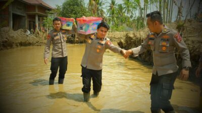 Mahasiswa STIK Lemdiklat Polri Angkatan 83/WPS Salurkan Bantuan Sosial Ramadhan bagi Warga Terdampak Banjir di Pidie Jaya
