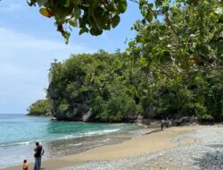 Destinasi Unggulan Aceh Selatan, Pantai Batee Putih Dipenuhi Pengunjung