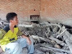 Malam di Atap, Ibu Bergelantungan, Adik Terjatuh: Kisah Asraf Bertahan dari Banjir Bandang Pidie Jaya