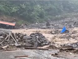 Jalan Nasional Bireuen–Takengon Terputus Diterjang Banjir, Jalur Wih Porak Lumpuh Total