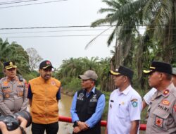Gubernur Aceh Didampingi Forkopimda Salurkan Bantuan untuk Korban Banjir Trumon Raya