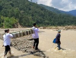 Potret Ketangguhan Warga Gayo Lues, Salurkan MBG dengan Tandu Bambu di Tengah Bencana