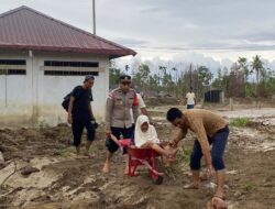 Polres Pidie Jaya Gerak Cepat Evakuasi 3 Lansia Terisolir Banjir Meureudu, Bukti Nyata Kepedulian