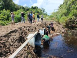 Pembangunan Jembatan Ketapang III Dikebut, TNI dan Warga Tetap Semangat di Tengah Panas