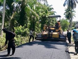 PUPR Aceh Barat Aspal Ruas Jalan Rimba Langgeh-Suak Bidok di Arongan