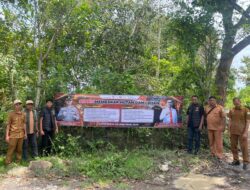 Polres Pidie Jaya Perkuat Edukasi Karhutla, Satreskrim Bersama DLHK Aceh Pasang Spanduk Imbauan Humanis