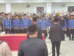 Tak Hanya Lantik Kepala Sekolah, Bupati Pidie Jaya Ganjar 20 Tokoh Pendidikan dengan Japakeh Award