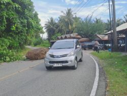 Nyaris Makan Korban, Batu Besar Jatuh di Jalur Samadua
