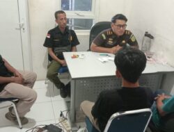 Satpol PP-WH Aceh Selatan Limpahkan Dua Tersangka Kasus Khamar ke Kejari, Terancam 60 Kali Cambuk