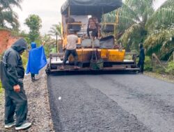 PUPR Aceh Barat Aspal Jalan Jambak–Sikundo, Tingkatkan Akses Pedalaman