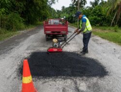 PUPR Aceh Barat Tambal Ratusan Titik Jalan Berlubang, Prioritaskan Keselamatan Pengguna Jalan