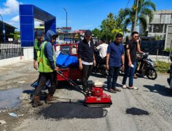 PUPR Aceh Barat Percepat Penambalan Jalan Berlubang di Kota Meulaboh