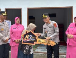 Hari Bhayangkara ke-80, Kapolres Aceh Selatan Bedah Rumah Janda di Kluet Utara dan Salurkan Bantuan Sosial