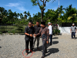Tak Gengsi Pakai Sandal Jepit, Ujang Kasim Jadi Teladan Kesederhanaan Putra Aceh Selatan