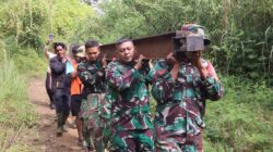Menembus Medan Ekstrem, TNI Pikul Material Jembatan Demi Warga Pedalaman Gayo Lues