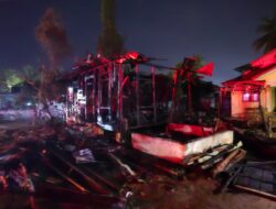Diduga Korsleting Listrik, Satu Rumah Kayu Terbakar di Batang Toru