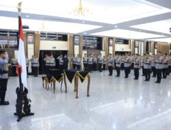 Kapolri Jenderal Suyudi Ario Seto melantik Pati dan Pamen Polri pada Sabtu malam. Sebanyak 88 perwira dimutasi dan 23 Pati naik pangkat.