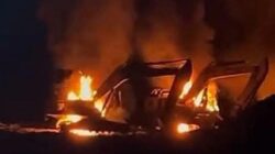3 Ekskavator Dibakar Warga Madina, PETI Diduga Ganggu Ibadah di Dekat Masjid