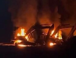 3 Ekskavator Dibakar Warga Madina, PETI Diduga Ganggu Ibadah di Dekat Masjid